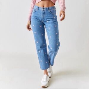 Boyfriend Jeans with Embroidered pink hearts